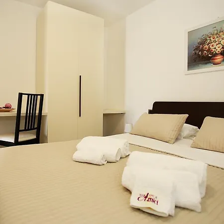 A Casa Di Amici B&B 지아르디니낙소스
