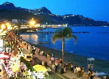 A Casa Di Amici Bed and Breakfast Giardini Naxos