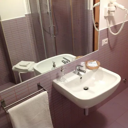 Bed & Breakfast A Casa Di Amici Giardini-Naxos