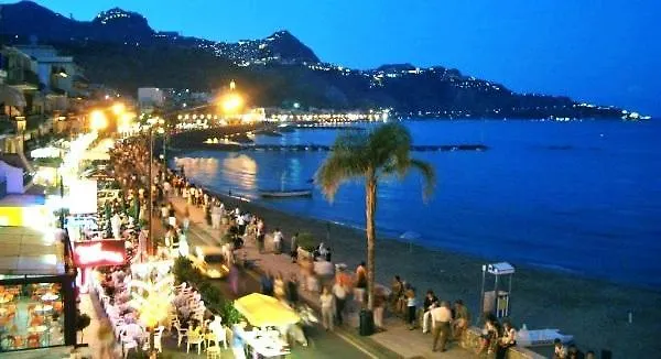 A Casa Di Amici Bed & Breakfast Giardini Naxos