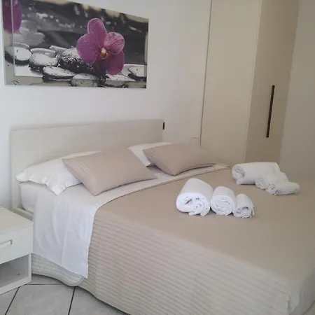 Oda ve Kahvaltı A Casa Di Amici Giardini Naxos