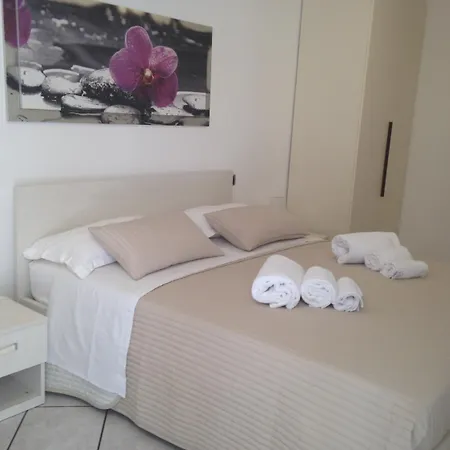 Oda ve Kahvaltı A Casa Di Amici Giardini Naxos